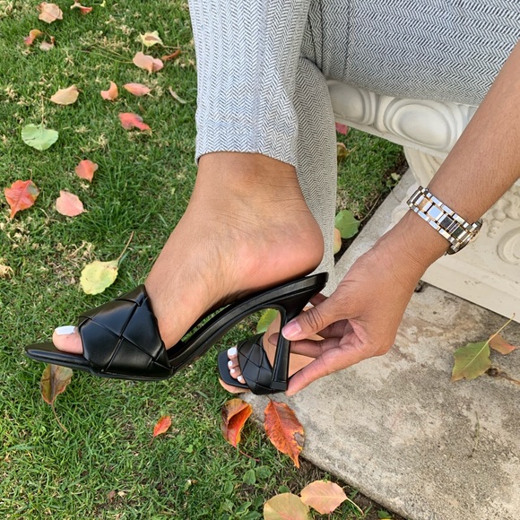 BLACK WOMEN FAUX LEATHER MULES - Picture 2 of 4